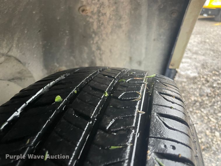 image for item IX9528 1999 GMC Suburban  SUV