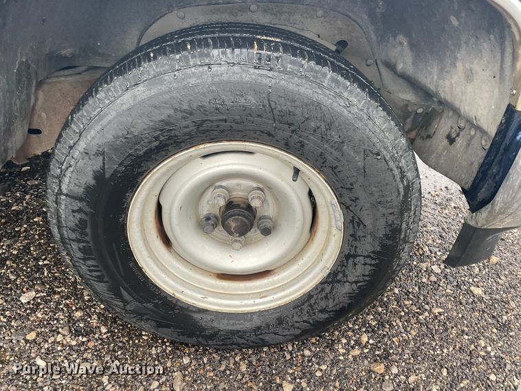 image for item IX9528 1999 GMC Suburban  SUV