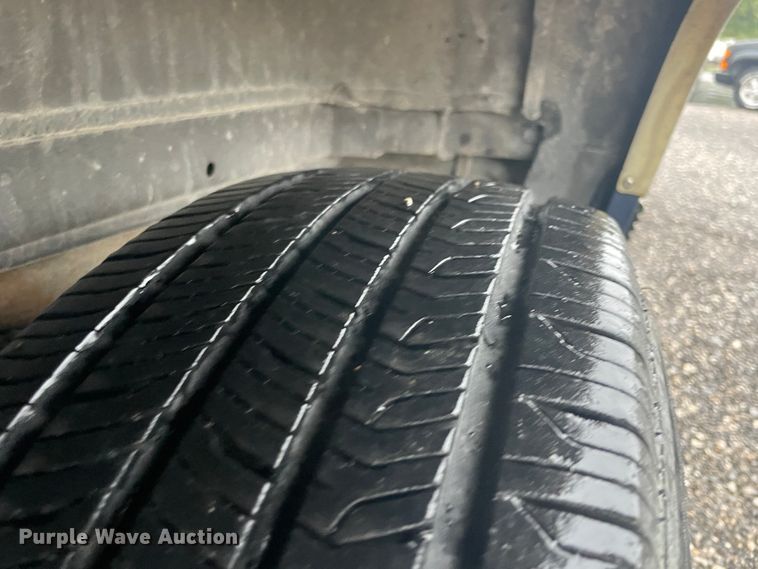 image for item IX9528 1999 GMC Suburban  SUV