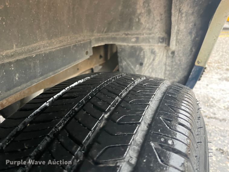 image for item IX9528 1999 GMC Suburban  SUV