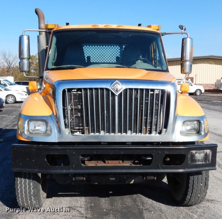 image for item JI9365 2006 International 7400  flatbed truck