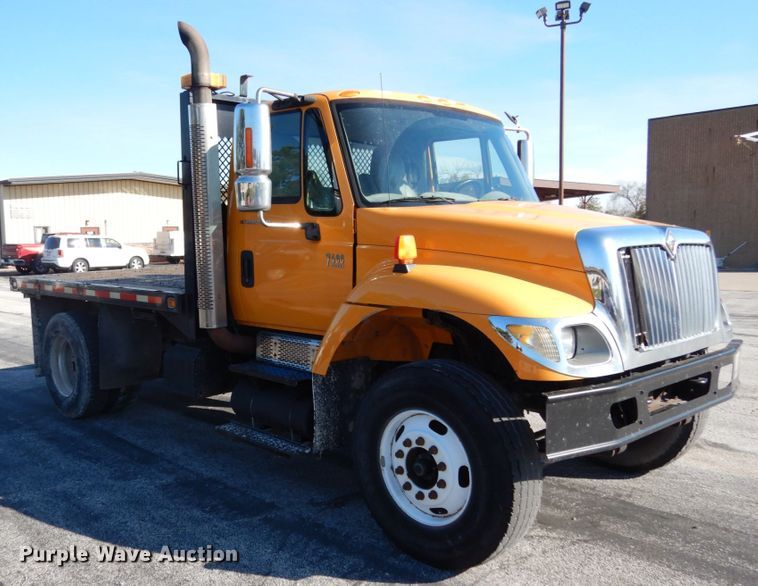 image for item JI9365 2006 International 7400  flatbed truck