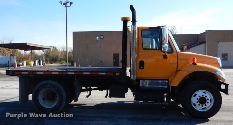 image for item JI9365 2006 International 7400  flatbed truck