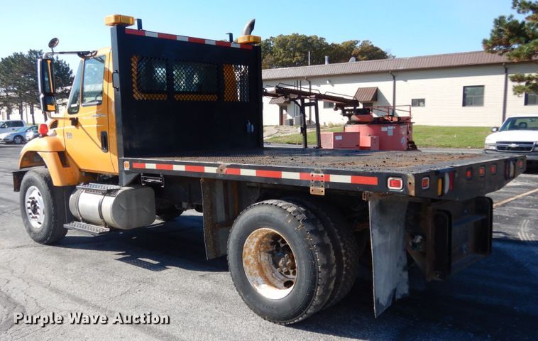 image for item JI9365 2006 International 7400  flatbed truck