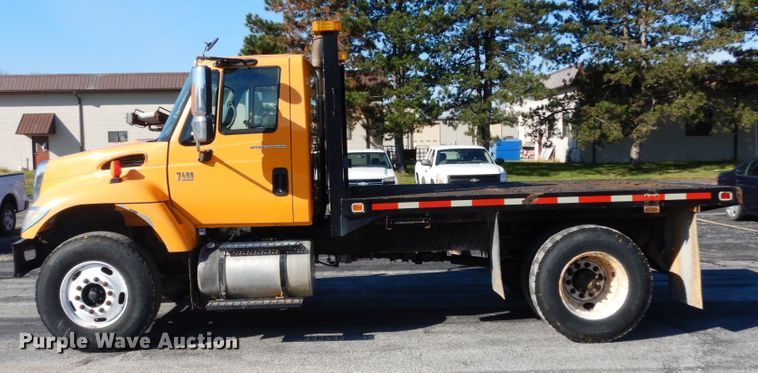 image for item JI9365 2006 International 7400  flatbed truck