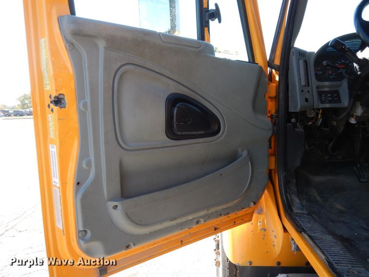 image for item JI9365 2006 International 7400  flatbed truck