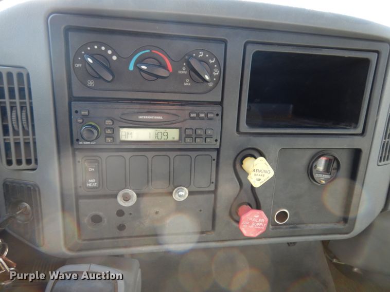 image for item JI9365 2006 International 7400  flatbed truck