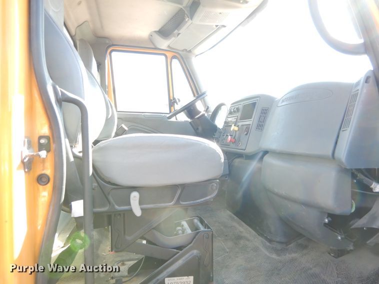 image for item JI9365 2006 International 7400  flatbed truck