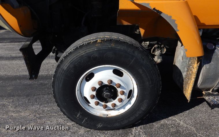 image for item JI9365 2006 International 7400  flatbed truck