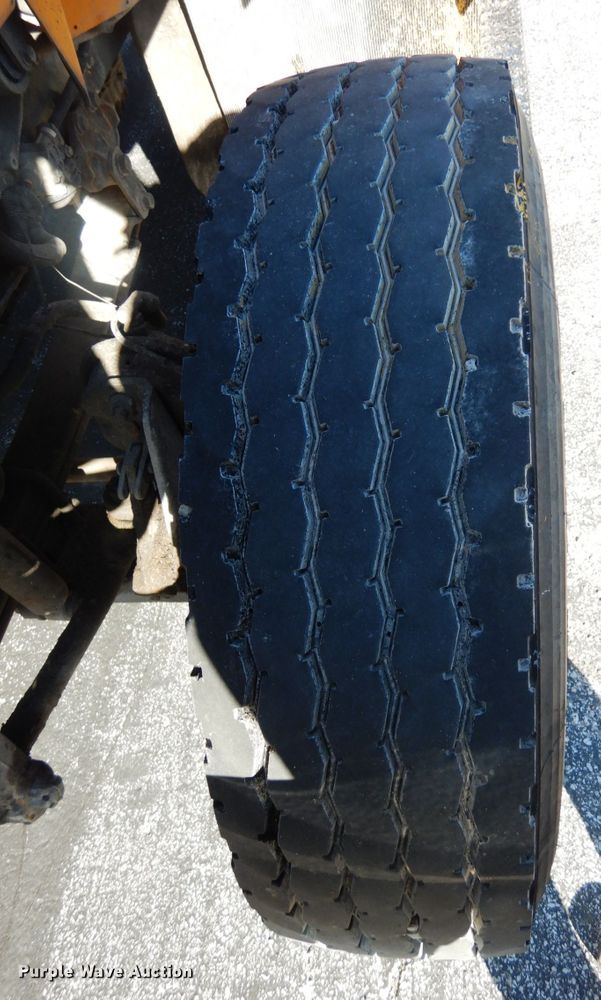 image for item JI9365 2006 International 7400  flatbed truck