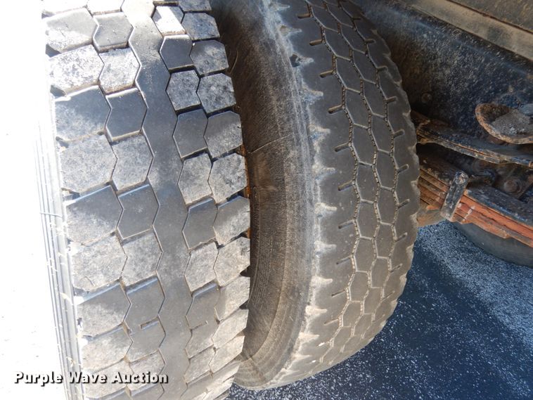 image for item JI9365 2006 International 7400  flatbed truck