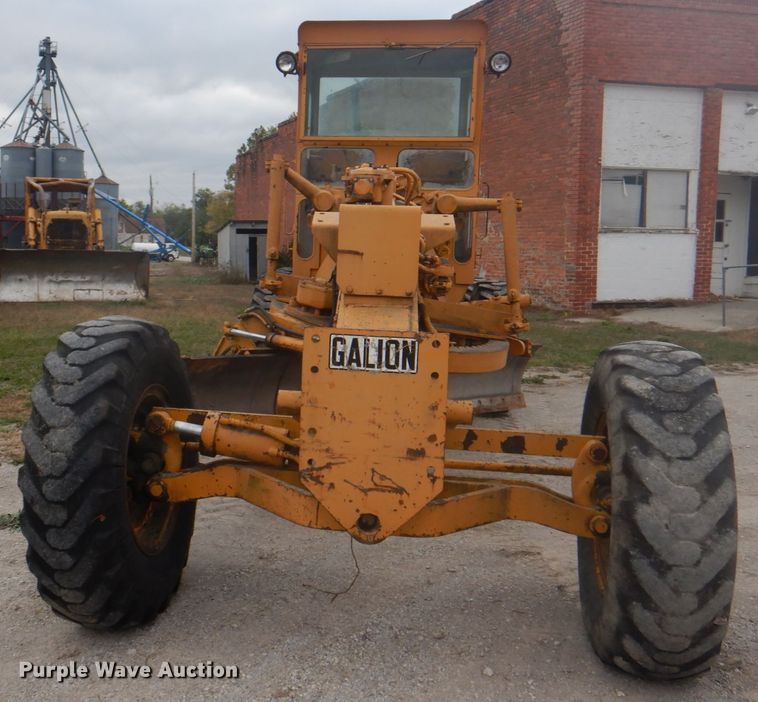 image for item JS9209 1970 Galion 104B  rigid frame motor grader