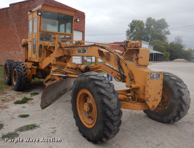 image for item JS9209 1970 Galion 104B  rigid frame motor grader