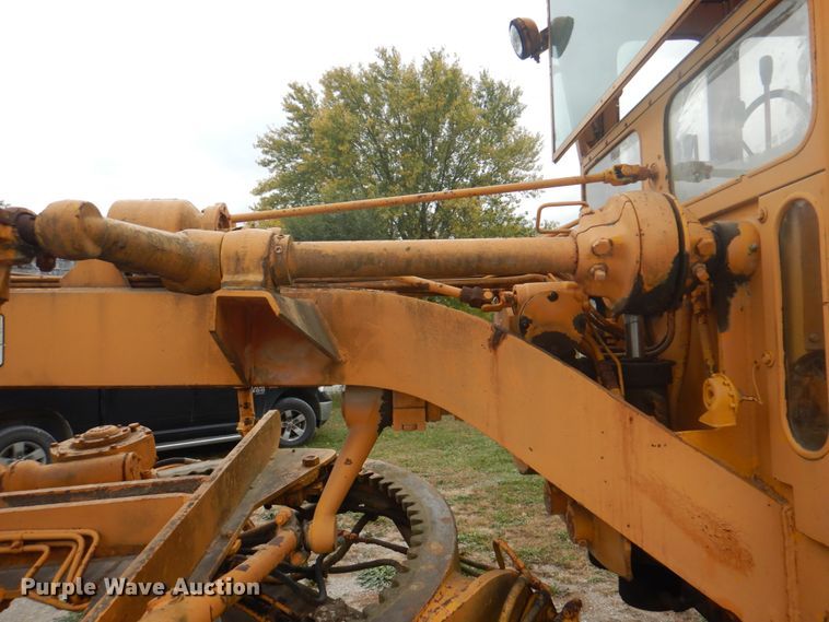image for item JS9209 1970 Galion 104B  rigid frame motor grader