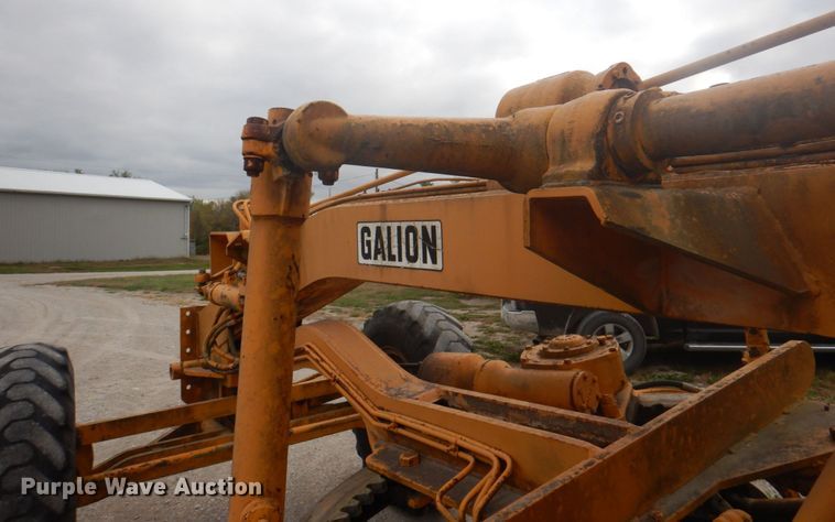 image for item JS9209 1970 Galion 104B  rigid frame motor grader