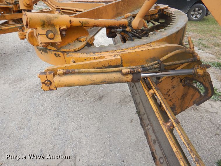 image for item JS9209 1970 Galion 104B  rigid frame motor grader