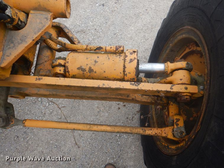 image for item JS9209 1970 Galion 104B  rigid frame motor grader