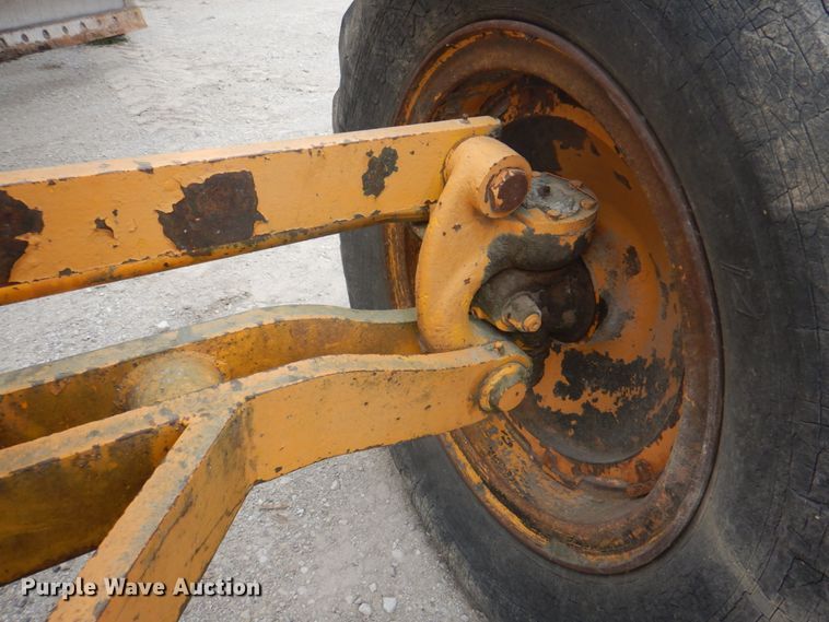 image for item JS9209 1970 Galion 104B  rigid frame motor grader