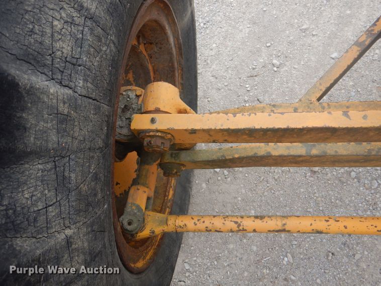 image for item JS9209 1970 Galion 104B  rigid frame motor grader