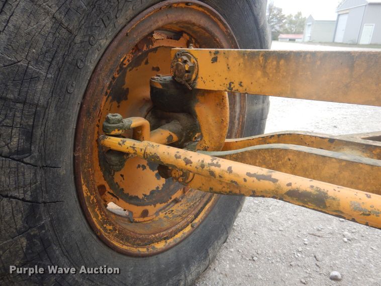 image for item JS9209 1970 Galion 104B  rigid frame motor grader