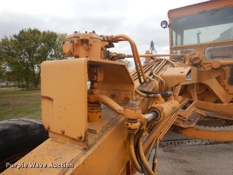 image for item JS9209 1970 Galion 104B  rigid frame motor grader