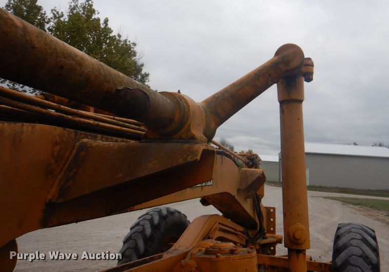 image for item JS9209 1970 Galion 104B  rigid frame motor grader