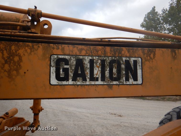 image for item JS9209 1970 Galion 104B  rigid frame motor grader