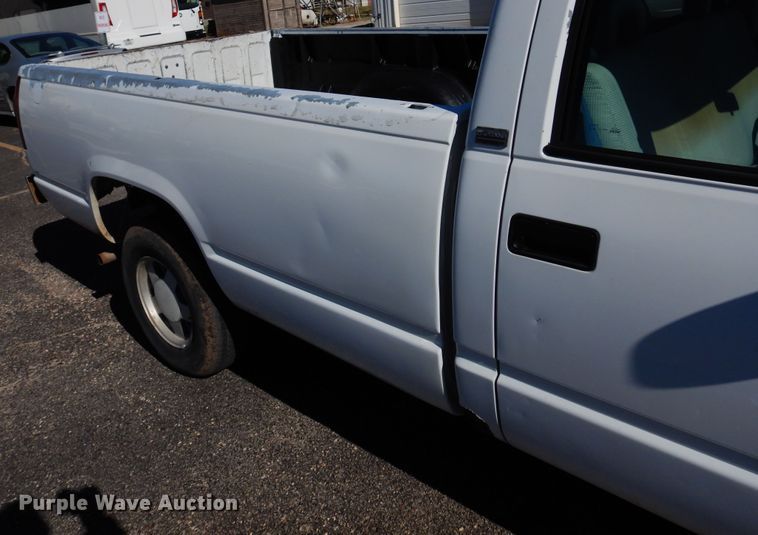 image for item JT9481 1993 Chevrolet Silverado 1500  pickup truck