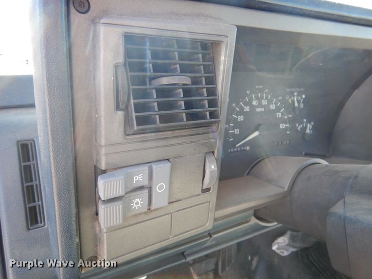 image for item JT9481 1993 Chevrolet Silverado 1500  pickup truck