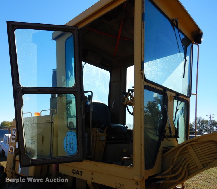 image for item JT9490 1981 Caterpillar 120G  motor grader