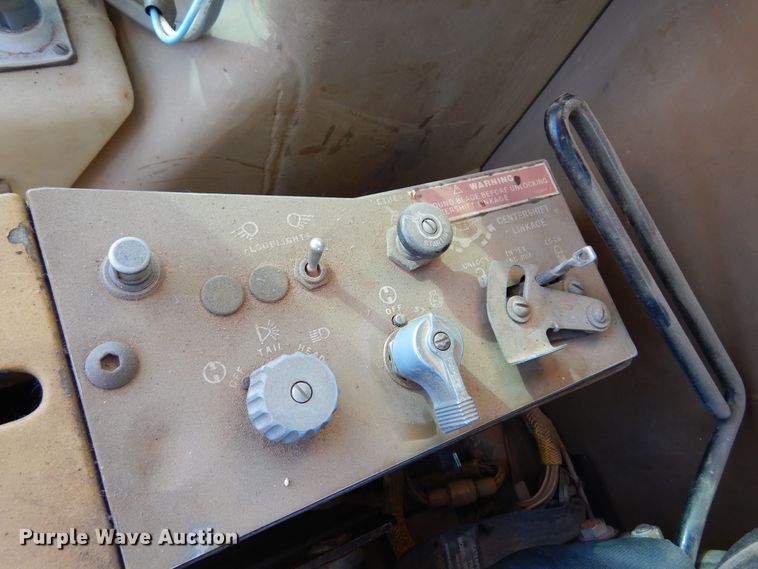 image for item JT9490 1981 Caterpillar 120G  motor grader