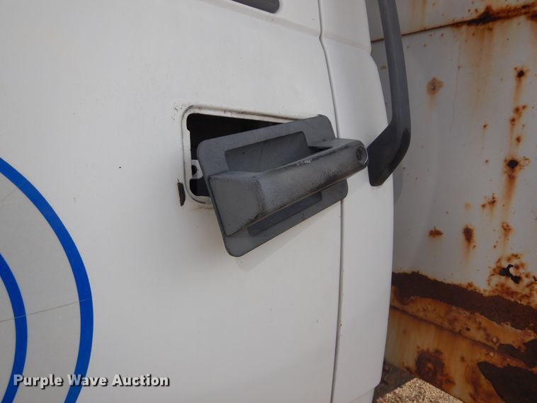 image for item KA9548 2000 GMC C7500  dump truck