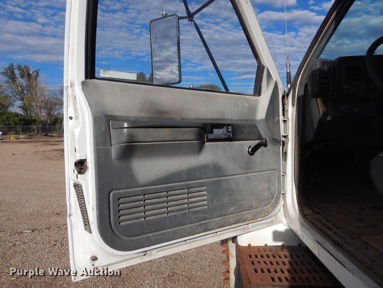 image for item KA9548 2000 GMC C7500  dump truck