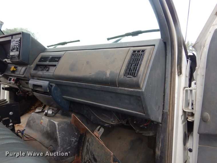 image for item KA9548 2000 GMC C7500  dump truck