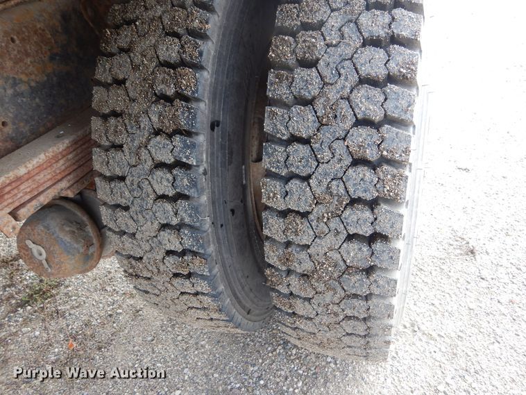 image for item KA9548 2000 GMC C7500  dump truck