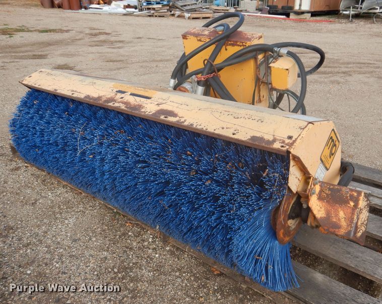 image for item KA9552 M-B HT  broom