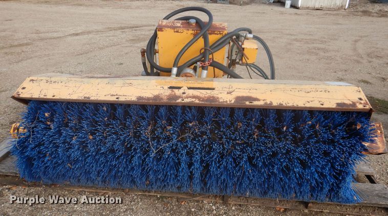 image for item KA9552 M-B HT  broom