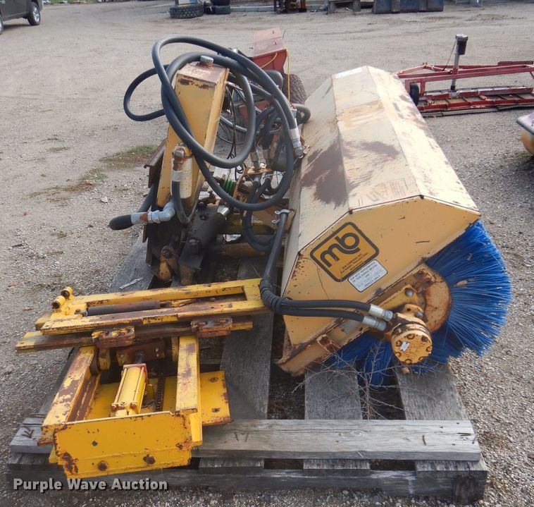 image for item KA9552 M-B HT  broom