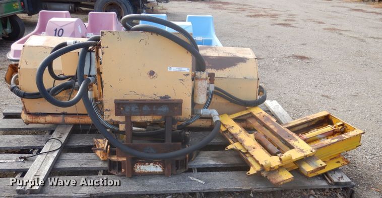 image for item KA9552 M-B HT  broom