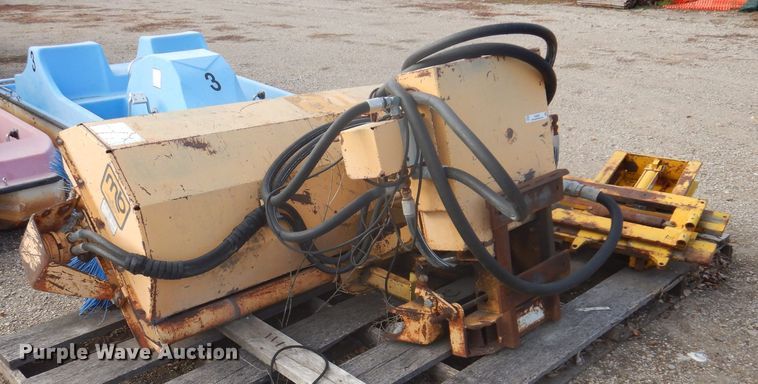 image for item KA9552 M-B HT  broom