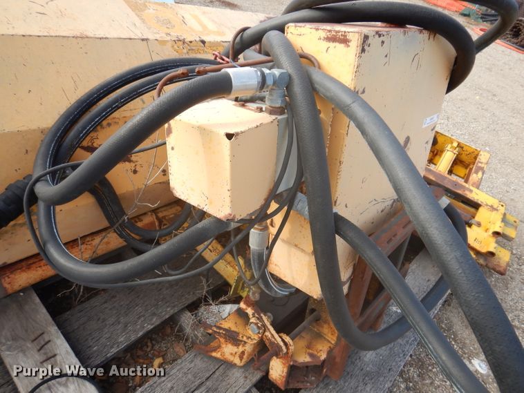 image for item KA9552 M-B HT  broom