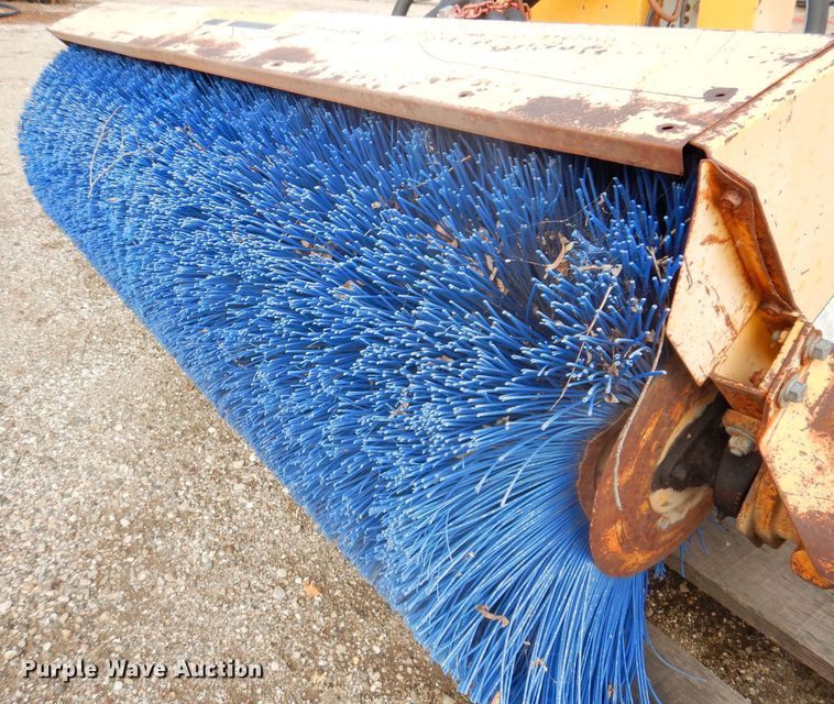 image for item KA9552 M-B HT  broom