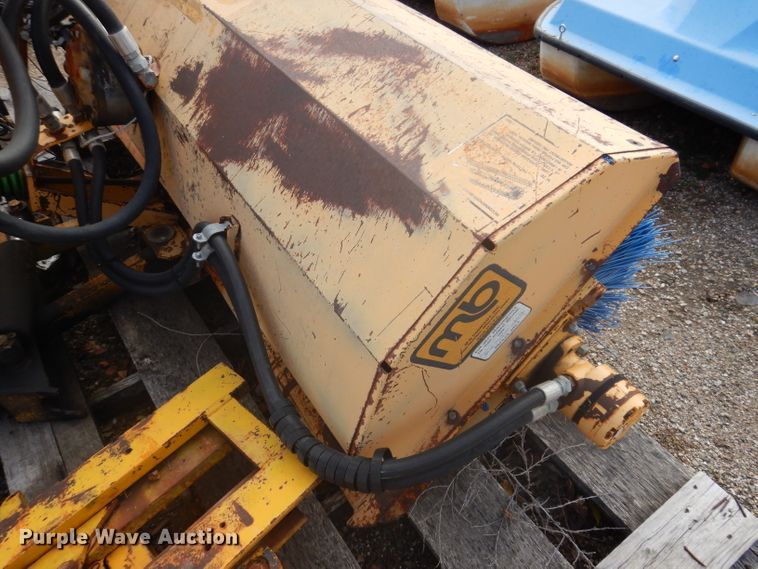 image for item KA9552 M-B HT  broom