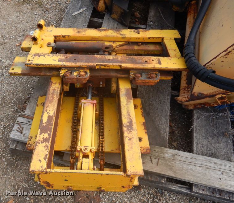 image for item KA9552 M-B HT  broom