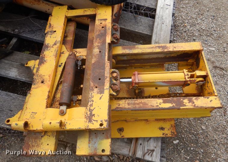 image for item KA9552 M-B HT  broom