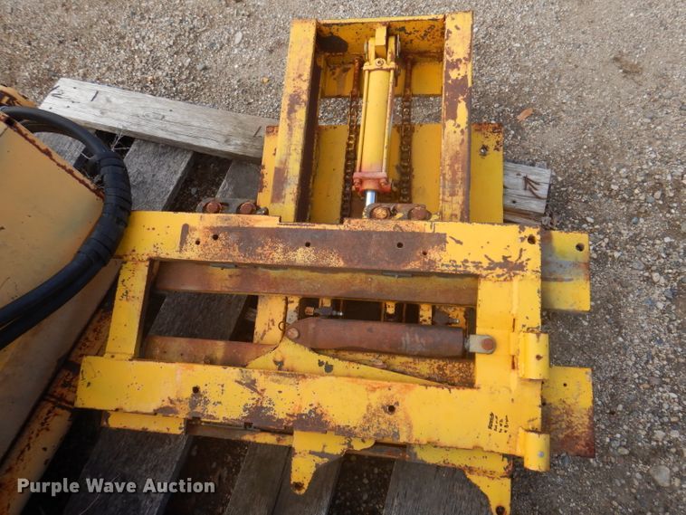 image for item KA9552 M-B HT  broom