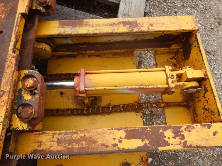 image for item KA9552 M-B HT  broom