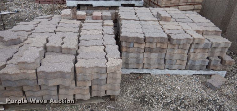 image for item KA9555 Approximately 46 pallets of landscape materials