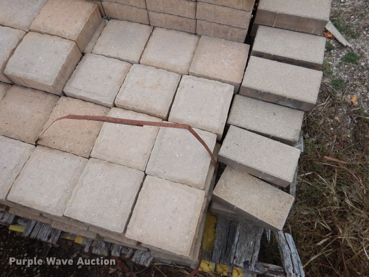 image for item KA9555 Approximately 46 pallets of landscape materials