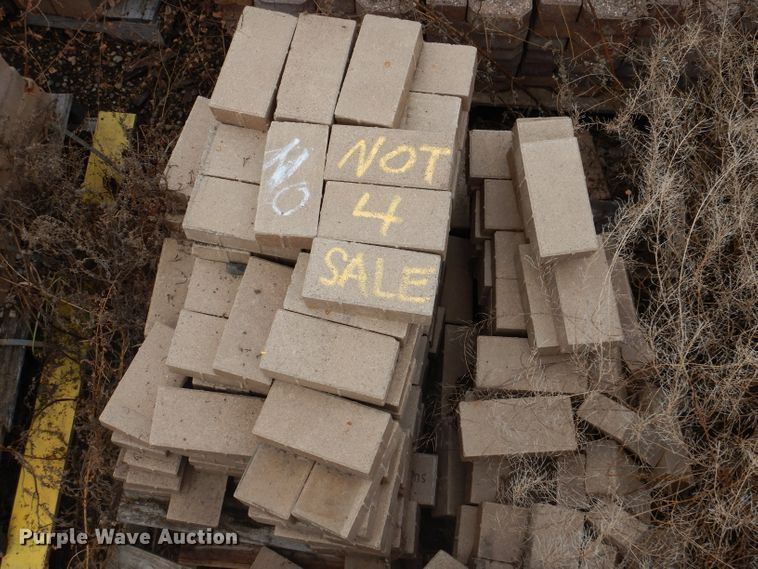 image for item KA9555 Approximately 46 pallets of landscape materials